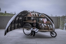 Велосипед в отставке стал библиотекой на колесах