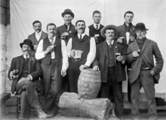 Poured into bottles and posed with barrels - breweries of the XIX century in the selection of photos