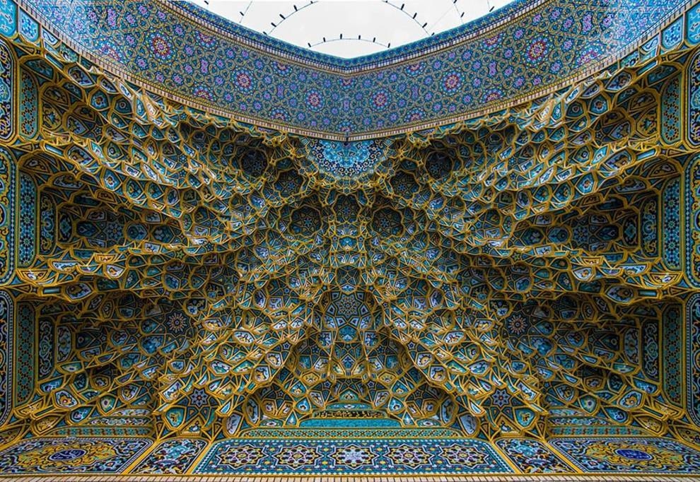 Abstract patterns and geometric shapes: hypnotizing beauty of Islamic architecture