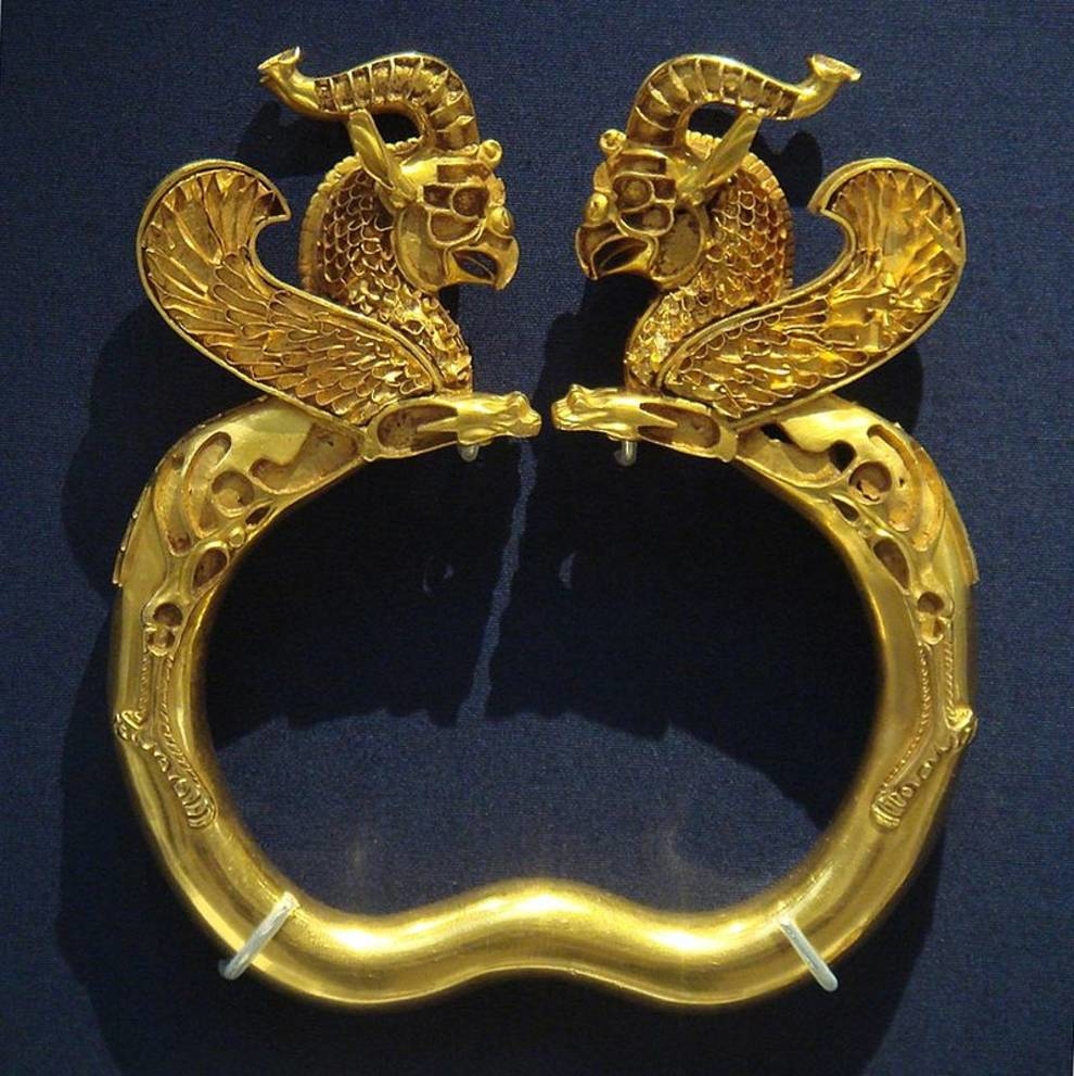 Амударьинский клад — наиболее известное собрание золотых и серебряных вещей эпохи Ахеменидов