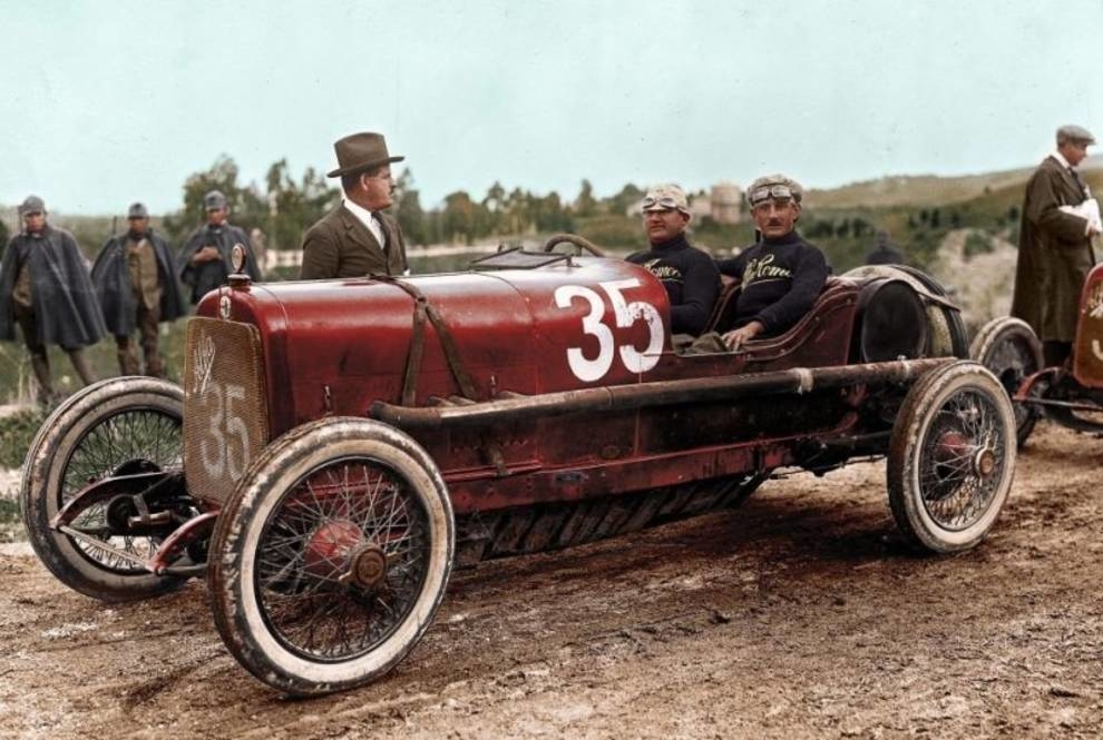 Photos of cars and motorcycles of the early XX century in color