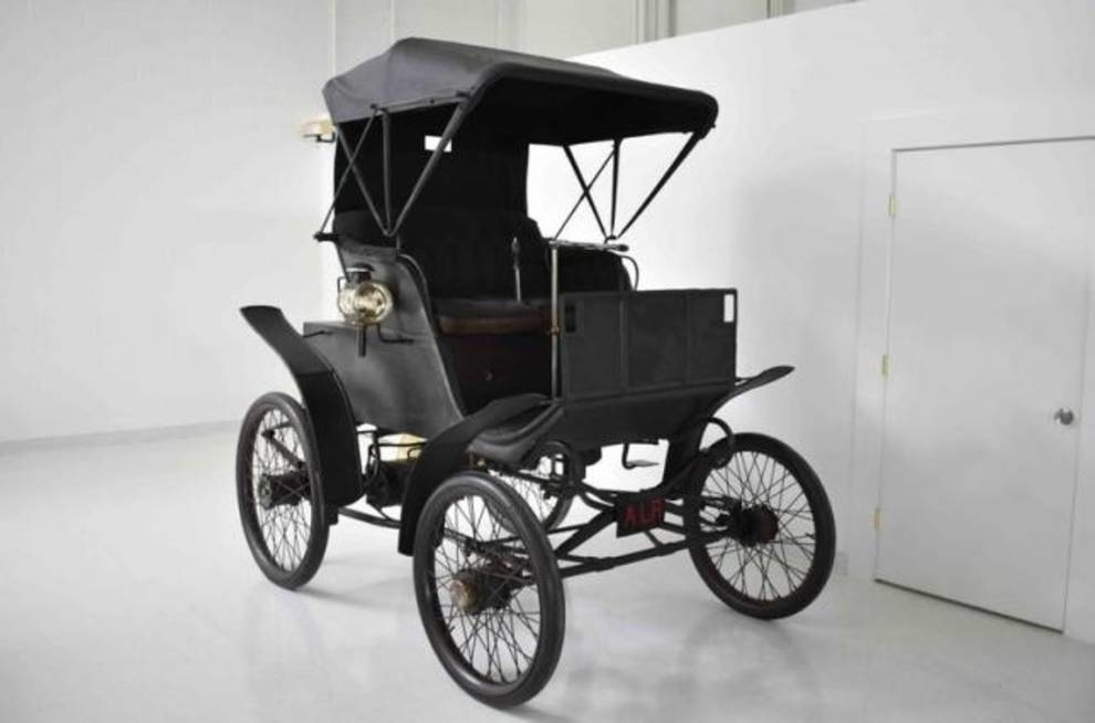 Antique electric car will be sold at auction