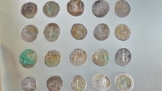 Британский поисковик нашел клад древнеримских монет