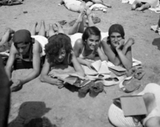 Black and white photographs of the beach of Odessa in 1933