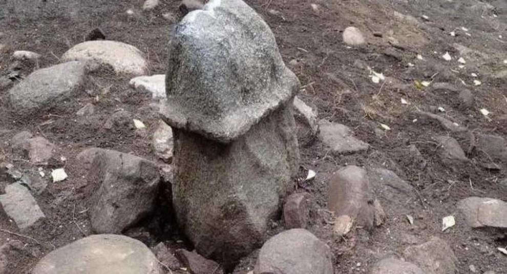 Ритуальный фаллос: в Швеции нашли каменную фигуру в форме пениса