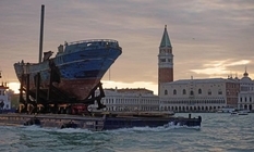 Затонувший корабль как главный арт-объект биеннале в Венеции