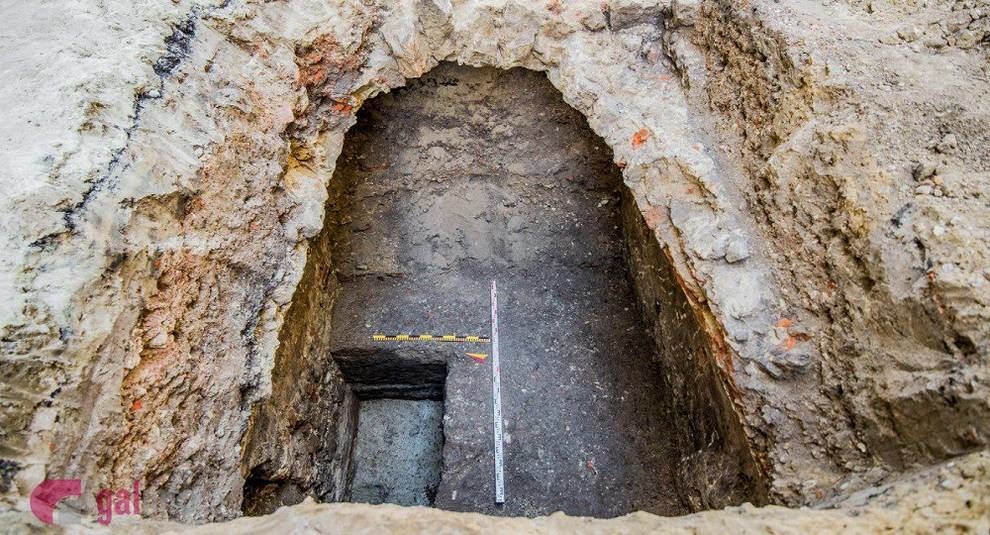 Under Lviv street found a dungeon with artifacts