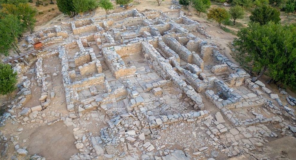 Ancient treasure trove discovered in Crete