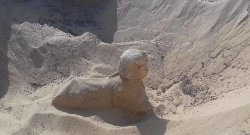 В Египте раскопан маленький сфинкс