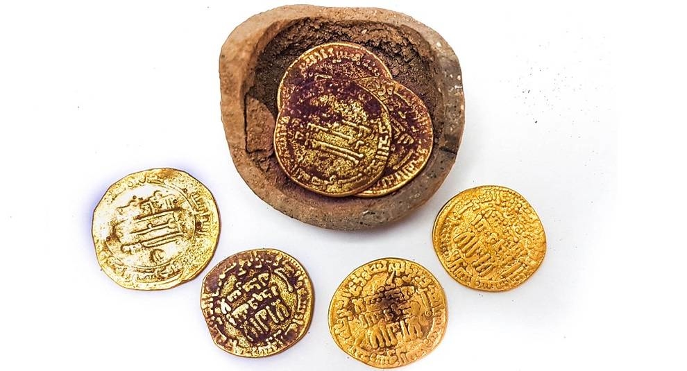 Клад в горшочке: в Израиле нашли несколько средневековых монет