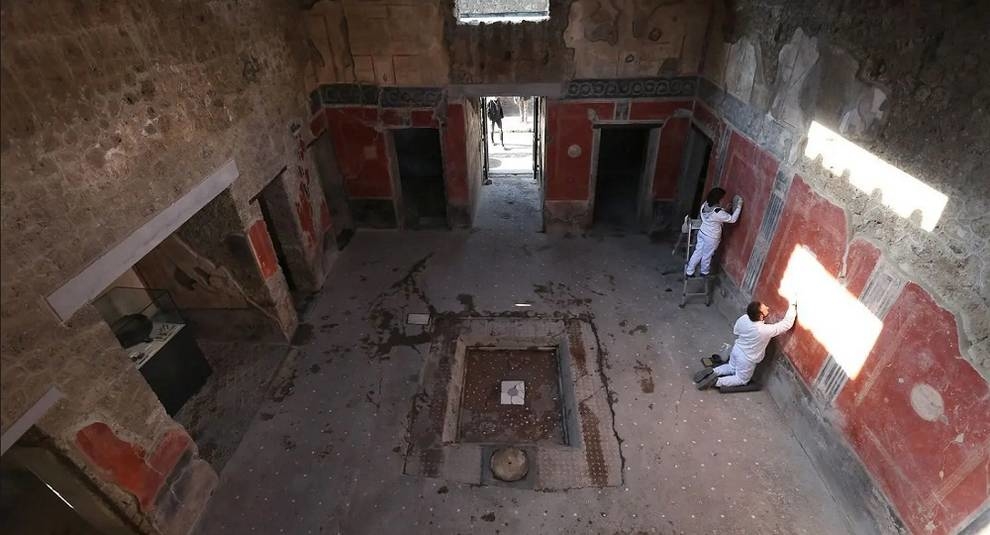 Three ancient houses were opened in Pompeii