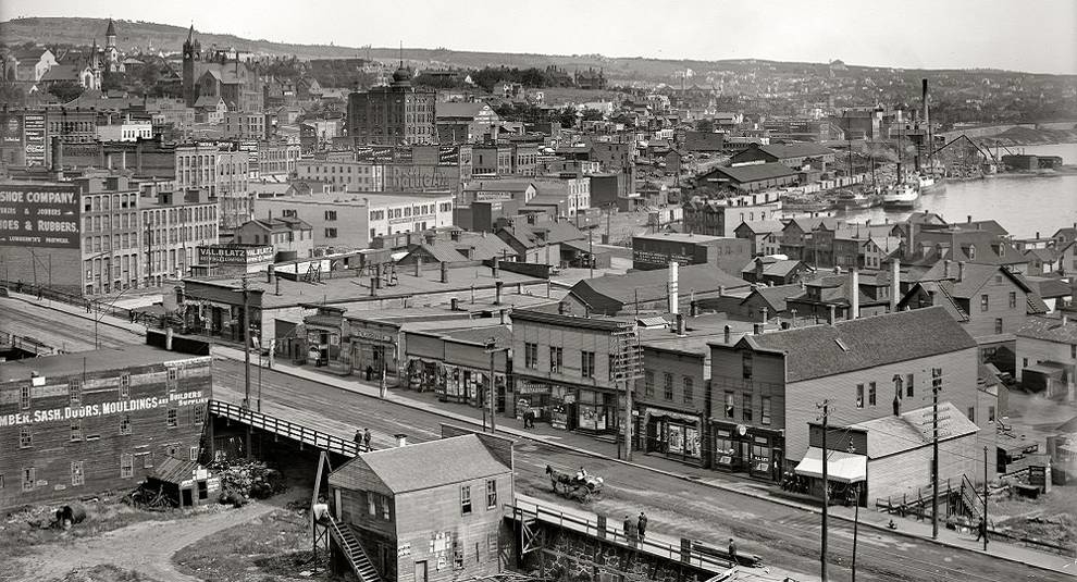 The American city of Duluth on a photo of the first half of the XX century