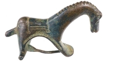 В Англії викопали унікальну брошку у вигляді коня