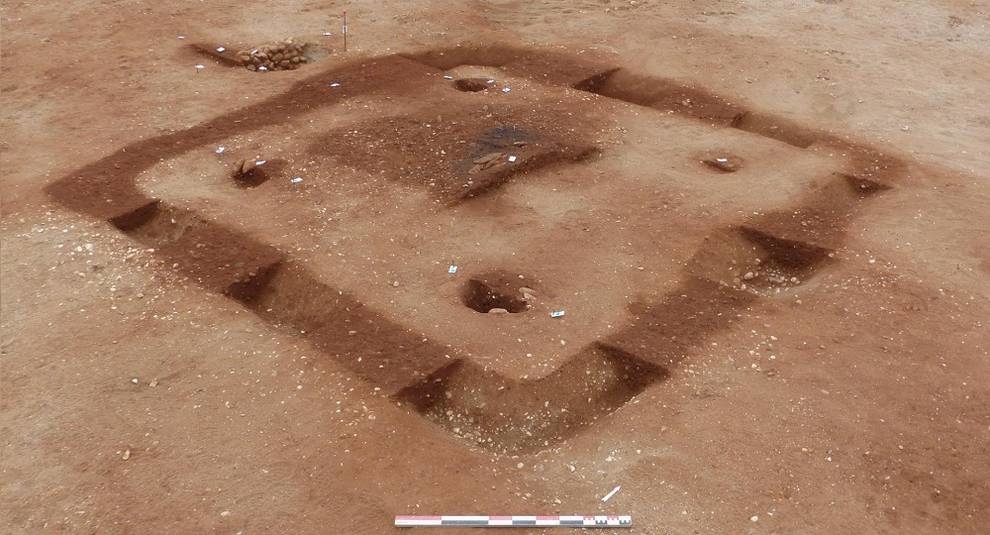 Во Франции обнаружена гробница и курганы железного века