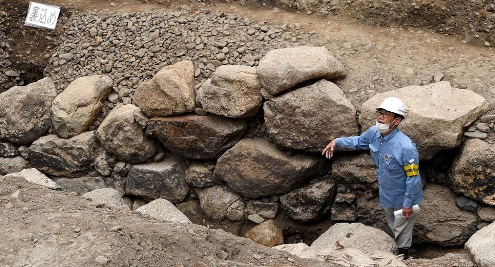 In Kyoto found the remains of a wall of the XVI century