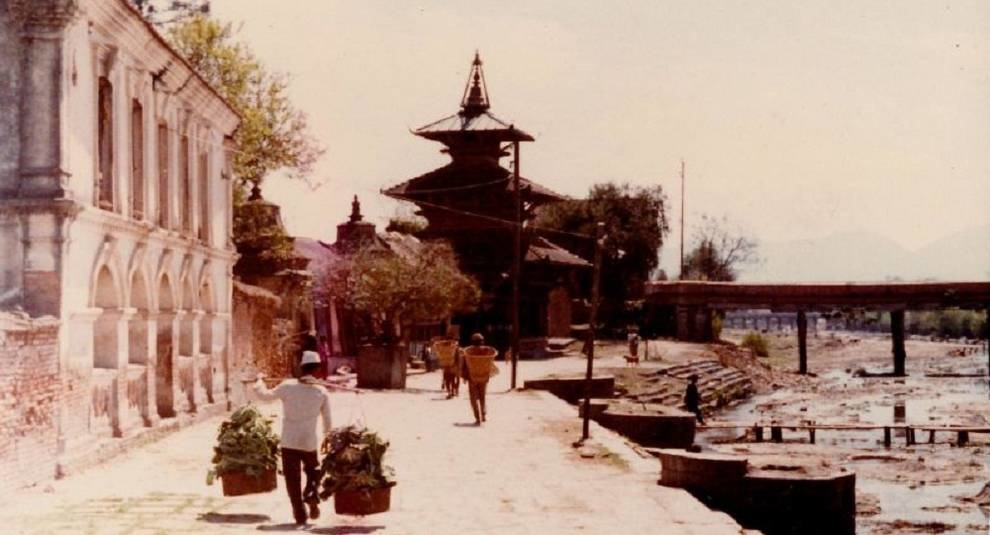 Nature and temples: a piece of Nepal in a photo from the 80's