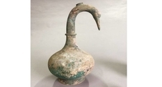 Chinese archaeologists have found a pitcher in the shape of a bird