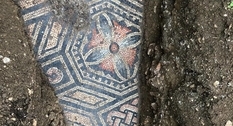 В Италии ведутся раскопки древней мозаики