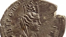 Клад из музея-заповедника: в Грузии нашли десятки старинных бронзовых и серебряных монет