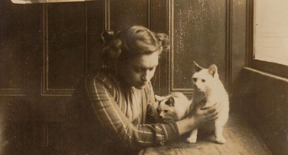 Cats and their owners a hundred years ago