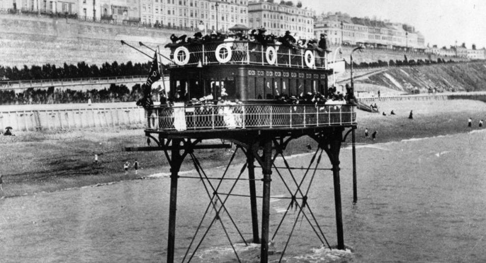 Daddy Long Legs: river tram on its feet