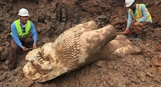 In Cambodia, unearthed a mysterious sculpture of a lion