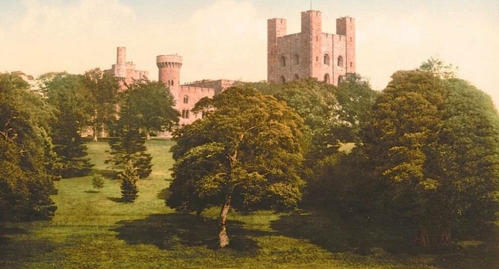 Замки Уельсу на старовинних знімках позаминулого століття