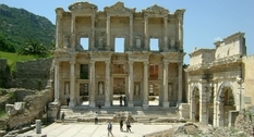 Строительство и разрушение одной из крупнейших библиотек Древнего Рима