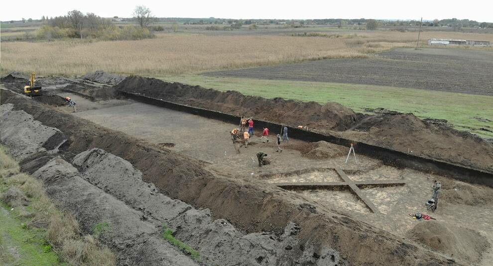 Artifacts of three historical layers: new archaeological discoveries in the Poltava region