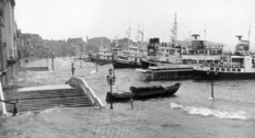 Затопленная Венеция на фото 1966 года