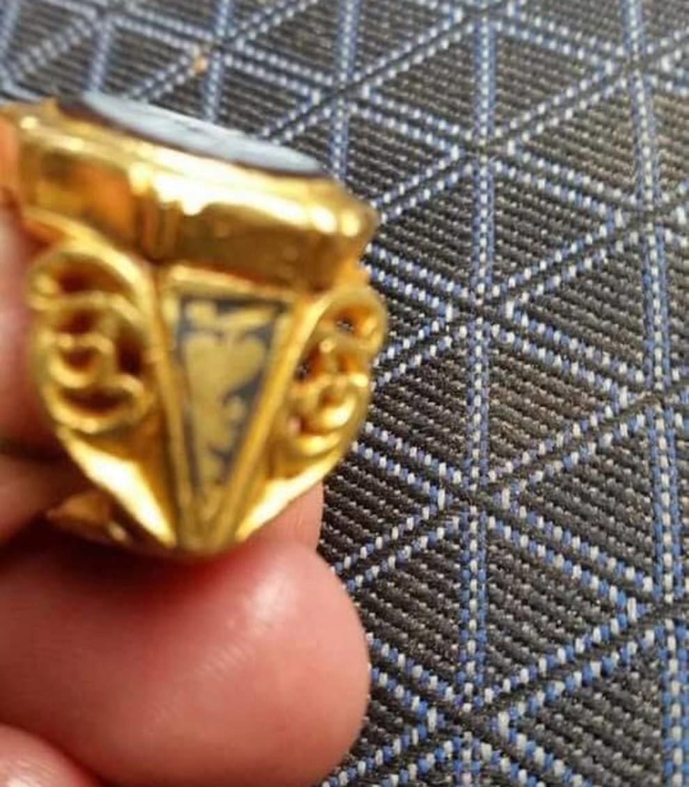 A gold ring with the image of the goddess of victory was found in Britain