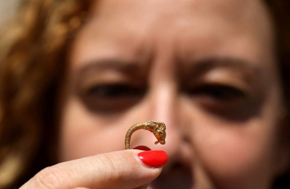 Олень или антилопа: в Иерусалиме нашли 2000-летнюю золотую сережку