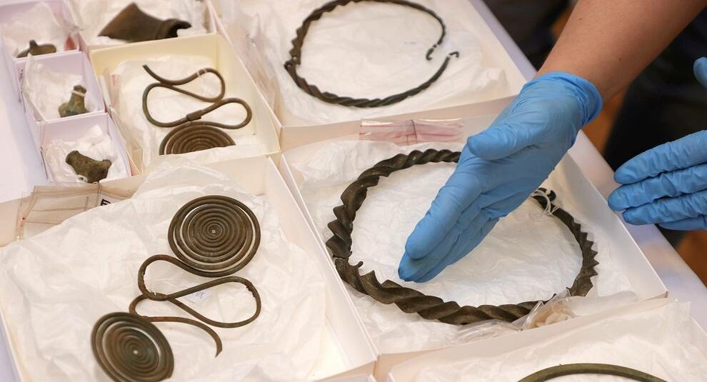 W Szwecji znaleziono dziesiątki biżuterii z epoki brązu
