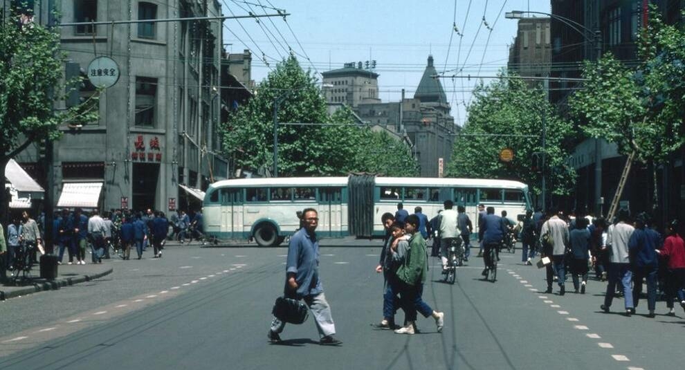 Chinese metropolis: the streets of Shanghai in the photo of the 1970s