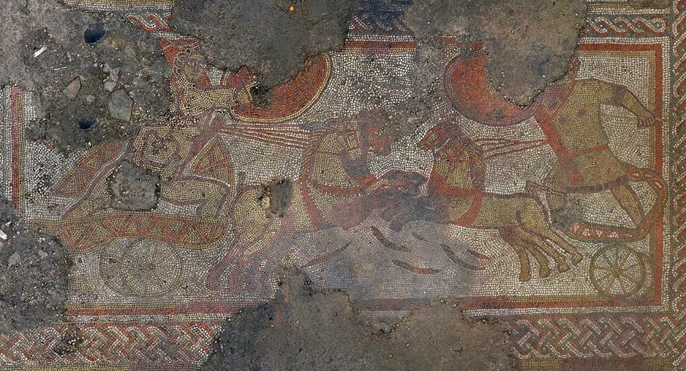 В Англии археологи исследуют мозаику с изображением Ахилла и Гектора