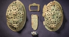 В одном из главных исторических музеев острова Мэн выставили две древние броши