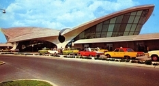Nowoczesna architektura w filokartii: lotniska na pocztówkach