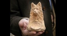 В Риме обнаружены три гробницы со статуэткой в виде пса