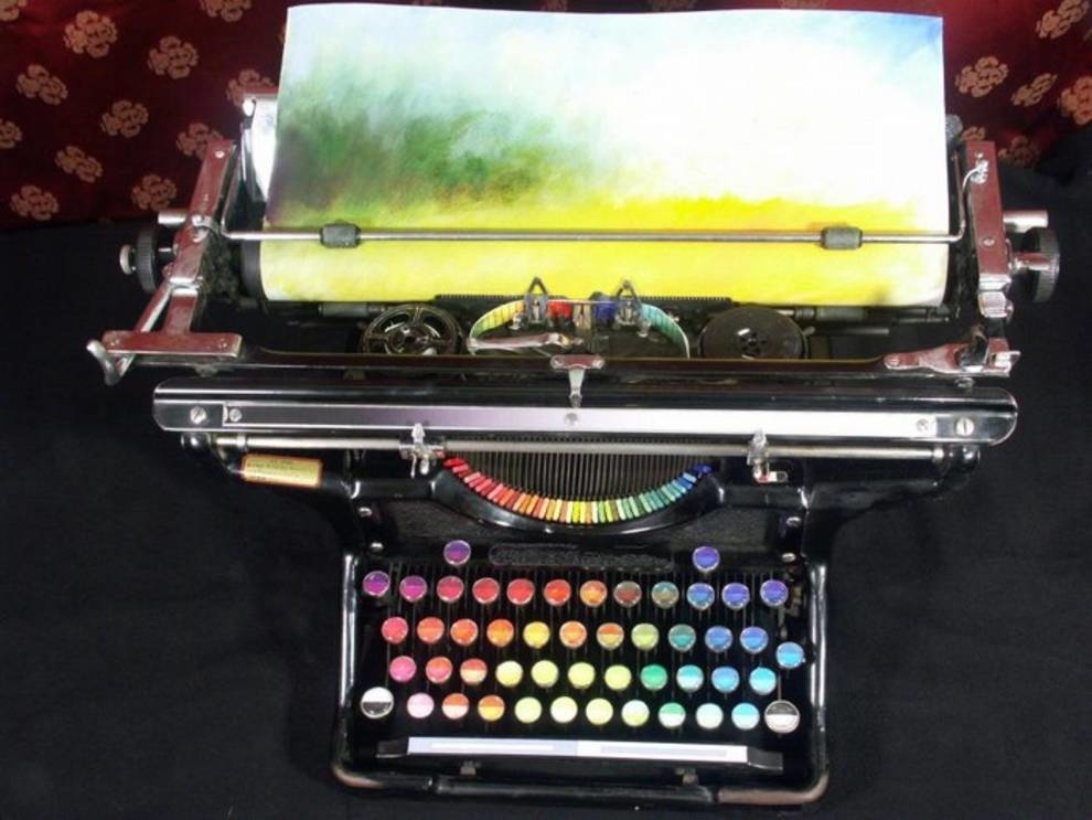 The Chromatic Typewriter — специальная модификация печатных машинок, которую создали чтобы рисовать