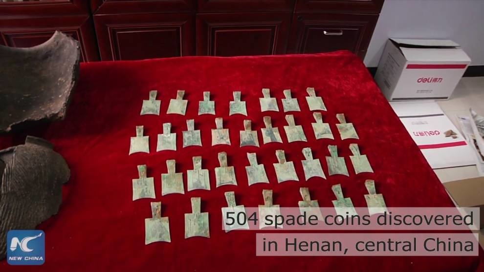 More than 500 coins in the form of hoes found in the Chinese province of Henhan