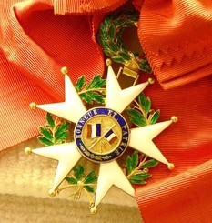 16 серпня: нагородження орденом Почесного легіону, 