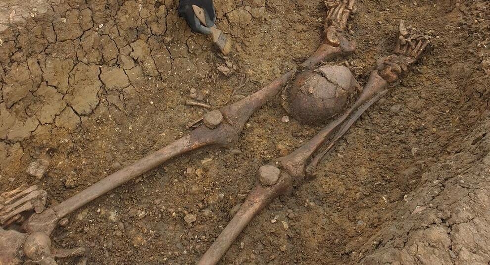 В Великобритании найдено древнее кладбище с останками обезглавленных тел