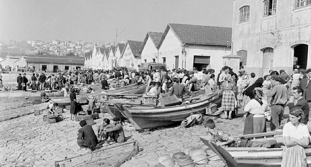 Life in Portugal: coastal villages in a photo from the middle of the last century