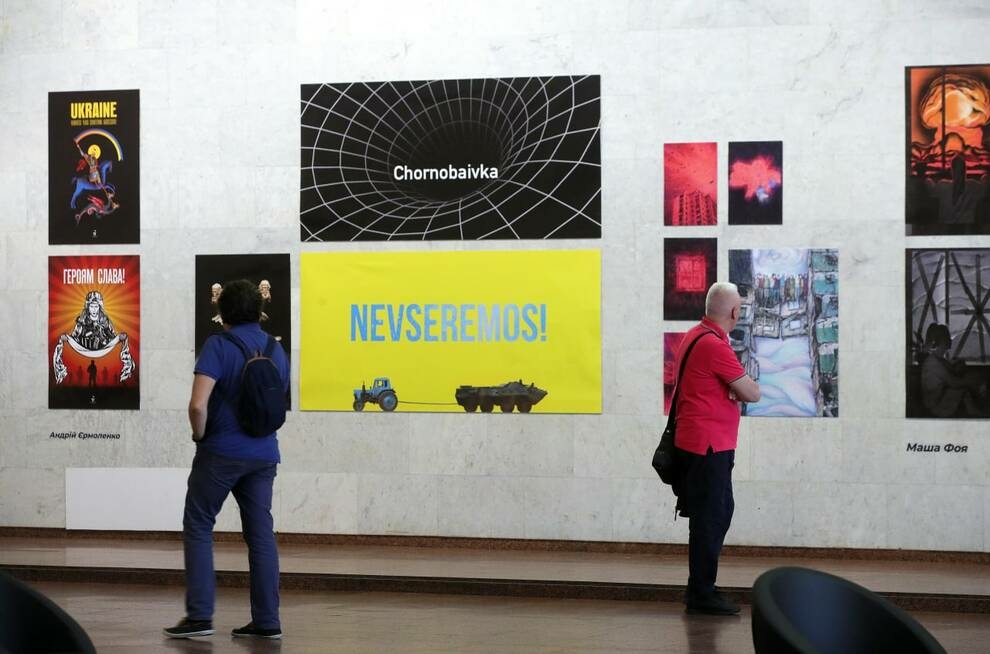 Реакція мистецтва на війну: у Києві відкрилася виставка «Український плакат воєнного часу»