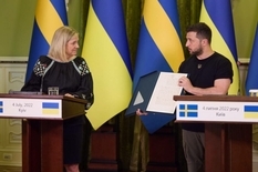 Special gift: Prime Minister of Sweden gave the President of Ukraine a copy of the letter of King Charles XII