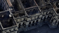 Страшный пожар практически уничтожил музейную коллекцию Национального музея Бразилии
