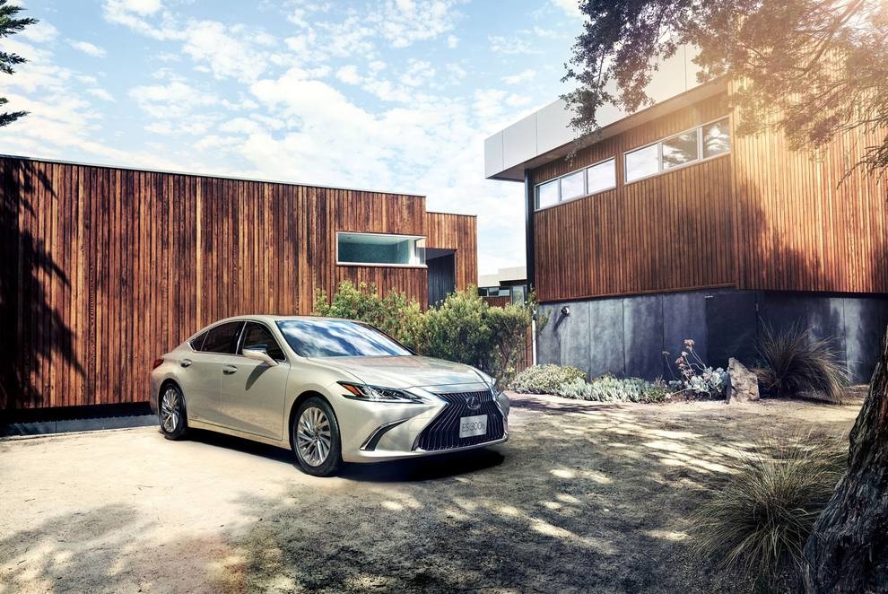 Lexus has released a car with cameras instead of mirrors