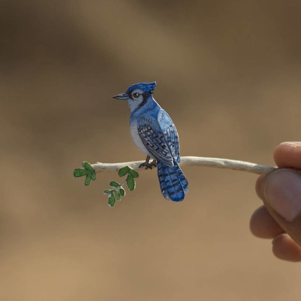Niewiarygodnie szczegółowe drobne papierowe ptaki