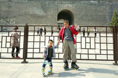 Koszty chińskiej edukacji: 4-letni Chińczyk przejechał 500 km na rolkach