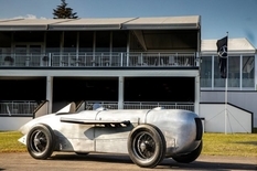 Mercedes-Benz pokaże odtworzony samochód wyścigowy zbudowany w 1932 roku